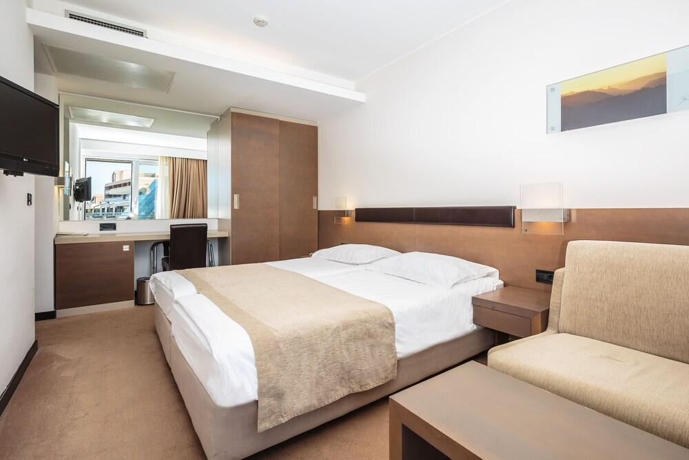 Hotel Molindrio Plava Laguna โปเรช ภายนอก รูปภาพ