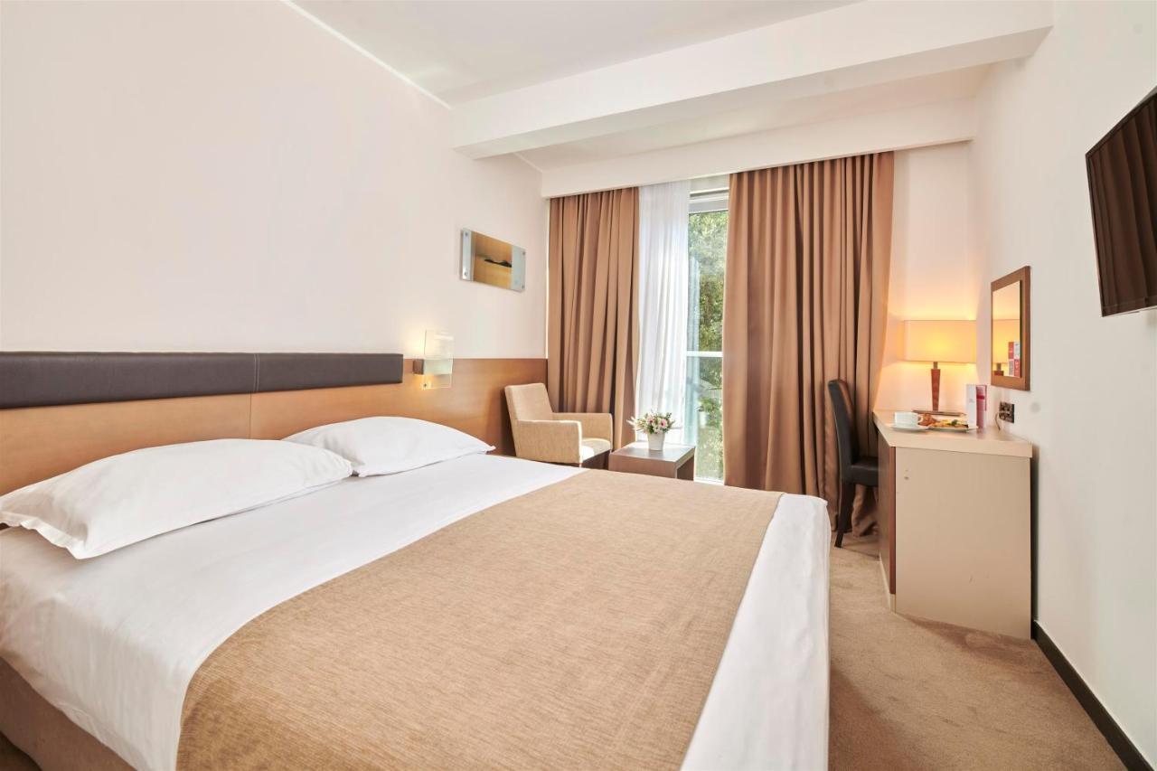 Hotel Molindrio Plava Laguna โปเรช ภายนอก รูปภาพ