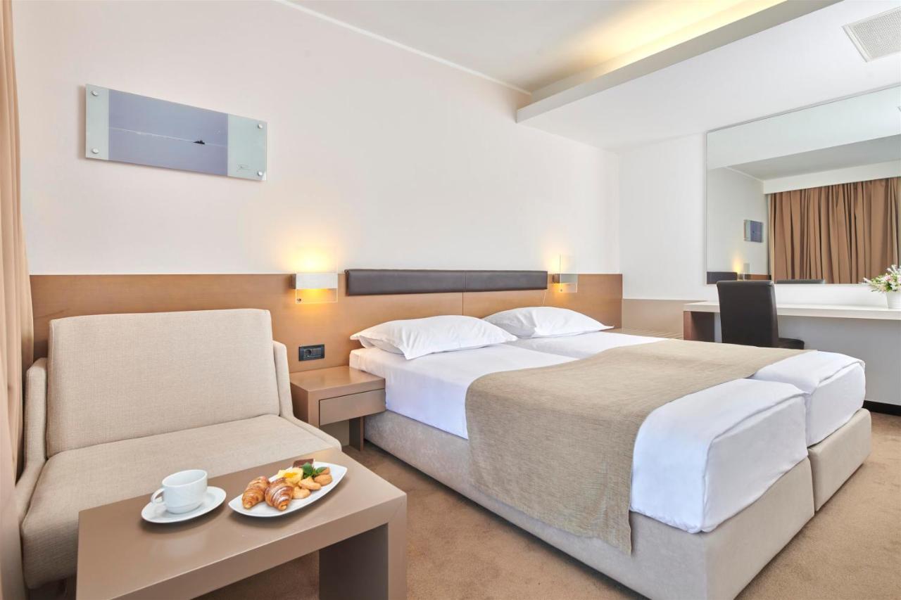 Hotel Molindrio Plava Laguna โปเรช ภายนอก รูปภาพ